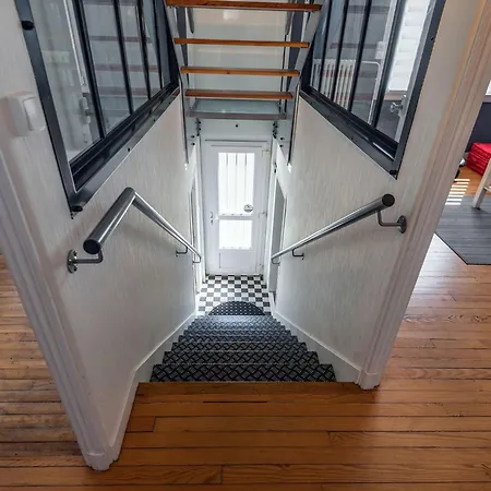 De By Interhome * ブレスト