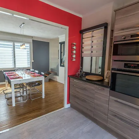 De By Interhome *