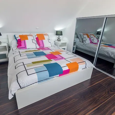 De By Interhome Brest
