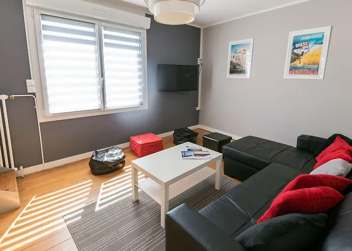 De By Interhome * Brest