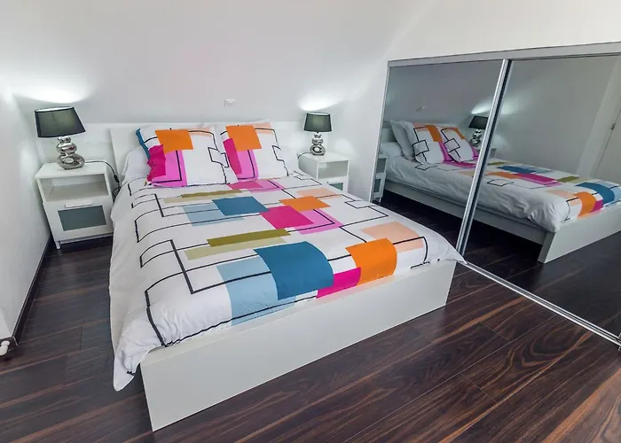 De By Interhome Brest